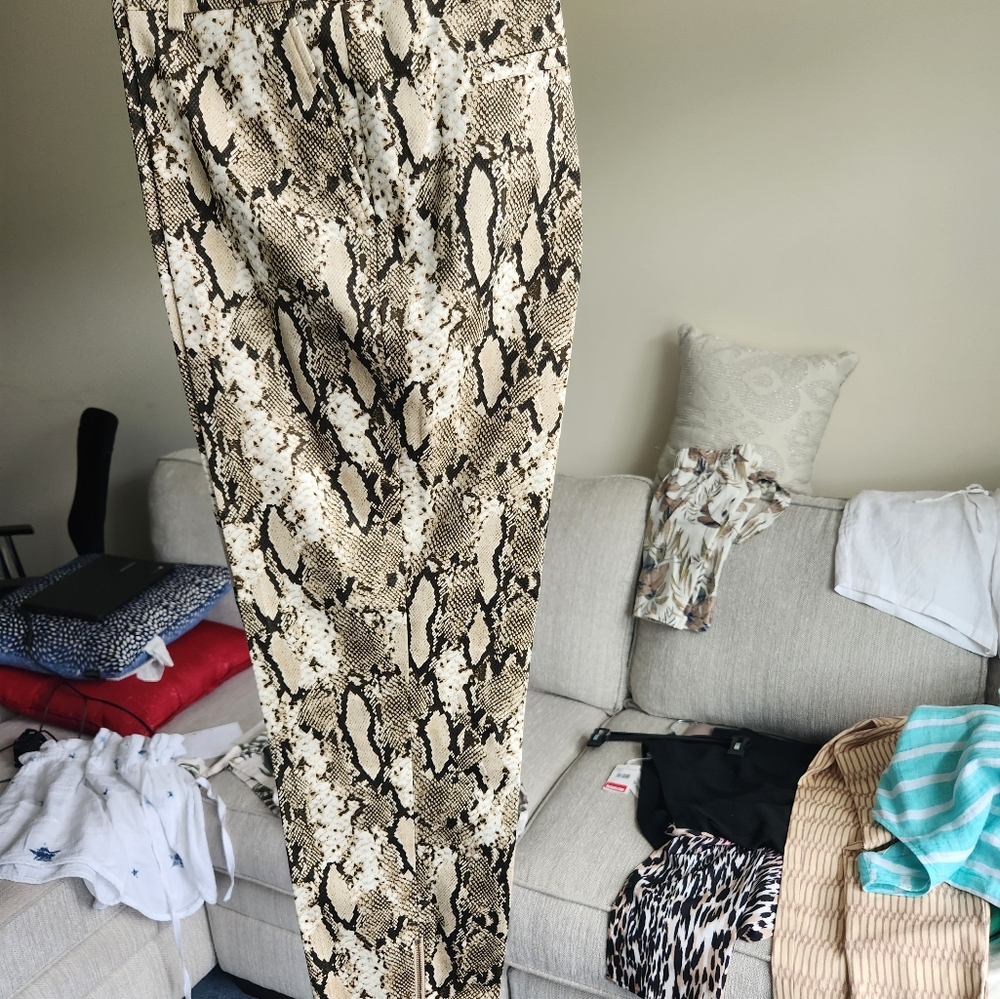 Jones New York Collection animal print slacks. Size 8